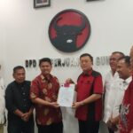 Penyerahan Surat Tugas untuk Calon Walikota Medan kepada Prof. Ridho dari PDIP Kota Medan