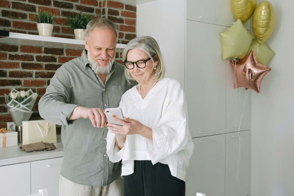 Menjadikan Emas Digital sebagai Hadiah Bermakna untuk Orang Tua